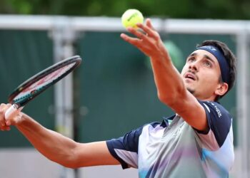 Sonego Triumphs in ATP Halle Opener, Sets Stage for Clash with German Titans