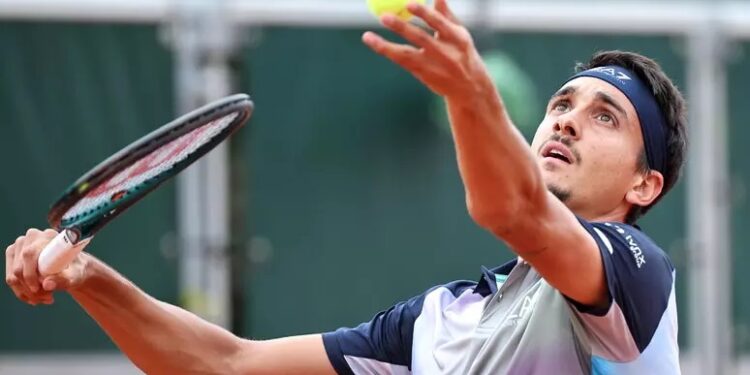 Sonego Triumphs in ATP Halle Opener, Sets Stage for Clash with German Titans