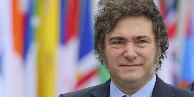 Milei Accuses Sanchez of Authoritarianism and Persecution of Journalists