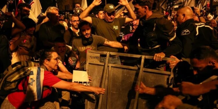 Thousands Protest Anti-Netanyahu in Jerusalem; Relative Calm in Gaza