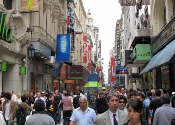 Argentina’s Economic Turmoil: Recession, Inflation, and Social Unrest