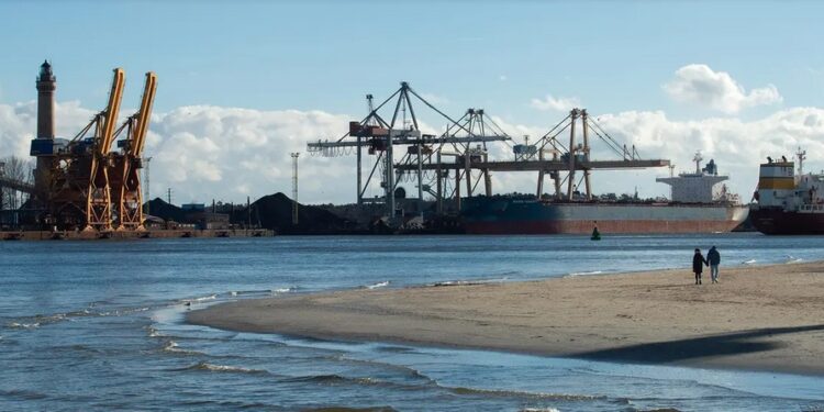 Construction of Deep Sea Port in Świnoujście Approved to Continue: A Balance of Economic Growth and Environmental Protection