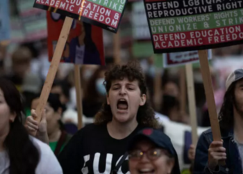 ICE Launches Trump-Ordered Immigration Crackdown in Chicago, Sanctuary City Policies Spark Protests