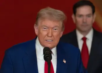 Trump Signals Reluctance to Defend Ukraine, Urges Europe to Prepare “Plan B”