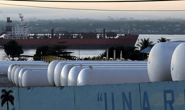 Russian Oil Tanker Docks in Cuba Amid US Blockade; Trump Allows Delivery, Claims Island is “Finished”